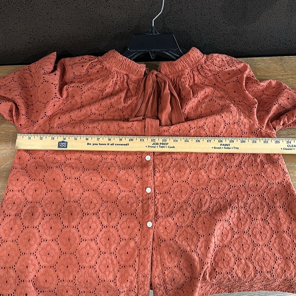 Roller Rabbit Eyelet Blouse w/ Bow detail in back - Picture 12 of 12